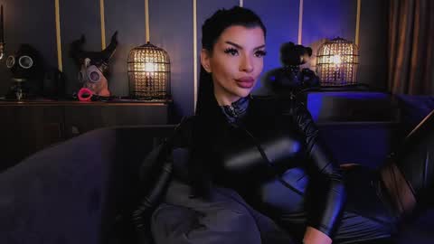 Elenia online show from 12-04-24, 10:57