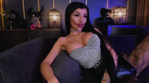 Elenia online show from 12-07-24, 01:29