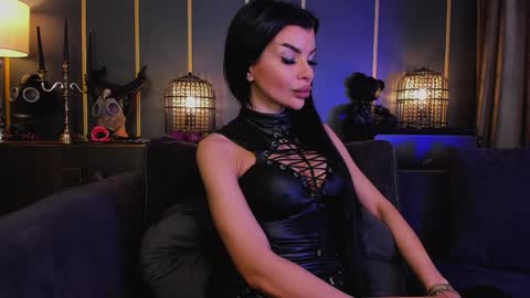 Elenia online show from 01-18-25, 09:45