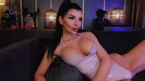 Elenia online show from 01-30-25, 11:33