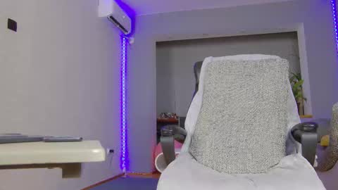 Snapshot of mistressellie chatting on 11-13-25, 06:29 MitressEllie--Your Bratty Miss online show from 11-13-25, 06:29