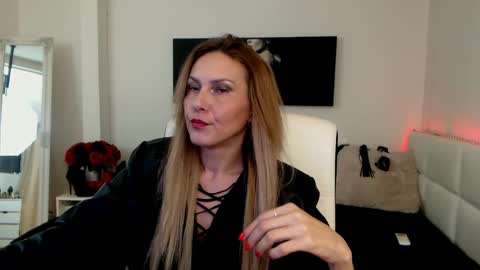 MistressEvelyn  online show from 01-18-25, 07:49