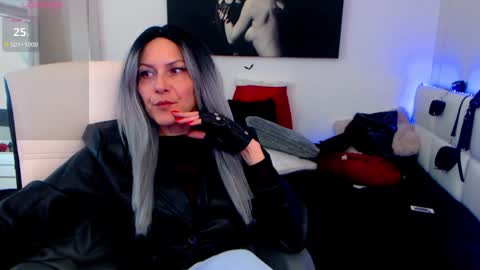 MistressEvelyn  online show from 01-31-25, 05:51