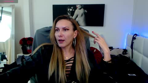 MistressEvelyn  online show from 02-03-25, 10:36