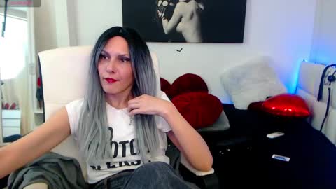 MistressEvelyn  online show from 02-20-25, 01:40