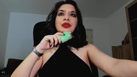Snapshot of mistressmichelle5 chatting on 01-28-25, 07:32 YourGoddessM online show from 01-28-25, 07:32