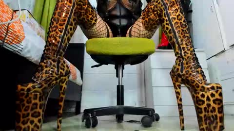 Snapshot of mistresstiffany69 chatting on 12-21-25, 09:16 Tiffany online show from 12-21-25, 09:16