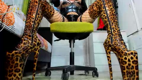 Snapshot of mistresstiffany69 chatting on 12-22-25, 08:33 Tiffany online show from 12-22-25, 08:33