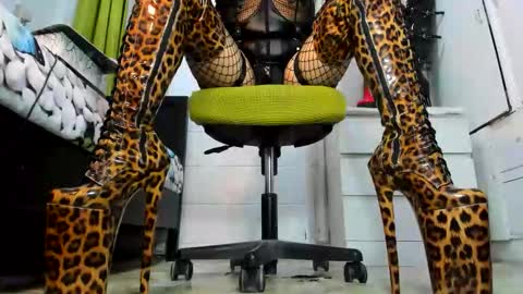 Snapshot of mistresstiffany69 chatting on 04-14-26, 12:49 Tiffany online show from 04-14-26, 12:49