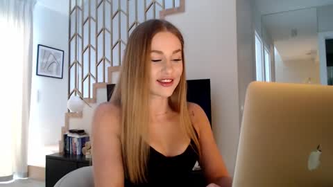 Snapshot of mistressuniverse chatting on 02-18-26, 12:12 mistressuniverse online show from 02-18-26, 12:12