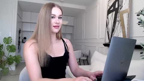 Snapshot of mistressuniverse chatting on 02-28-26, 08:48 mistressuniverse online show from 02-28-26, 08:48