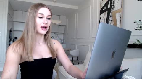 Snapshot of mistressuniverse chatting on 03-03-26, 10:21 mistressuniverse online show from 03-03-26, 10:21