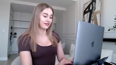 Snapshot of mistressuniverse chatting on 03-10-26, 09:36 mistressuniverse online show from 03-10-26, 09:36