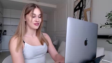 Snapshot of mistressuniverse chatting on 03-12-26, 12:33 mistressuniverse online show from 03-12-26, 12:33