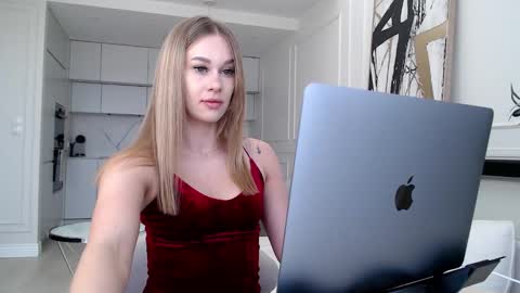 Snapshot of mistressuniverse chatting on 03-19-26, 08:07 mistressuniverse online show from 03-19-26, 08:07