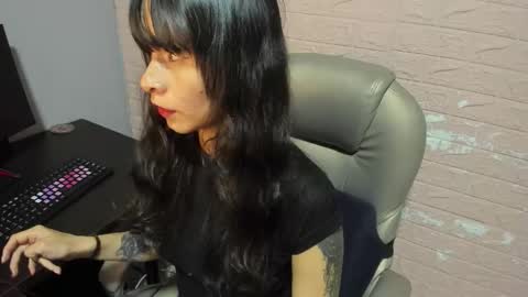 Snapshot of mistymooon chatting on 03-20-26, 12:32 Emma online show from 03-20-26, 12:32