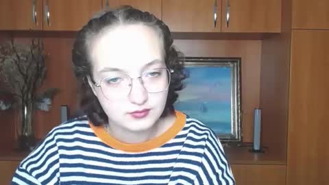 Snapshot of mistyrosee chatting on 10-09-25, 11:30 Aria online show from 10-09-25, 11:30