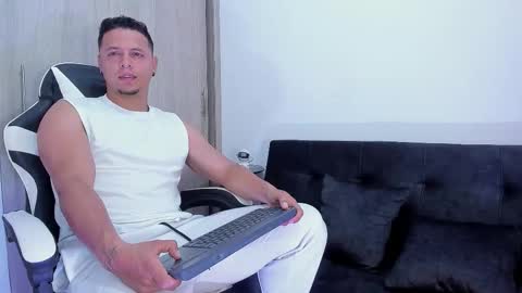 Snapshot of mitchellburns chatting on 11-09-25, 07:56 mitchell online show from 11-09-25, 07:56