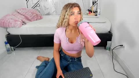 mitsu_mina online show from 09-10-25, 04:29