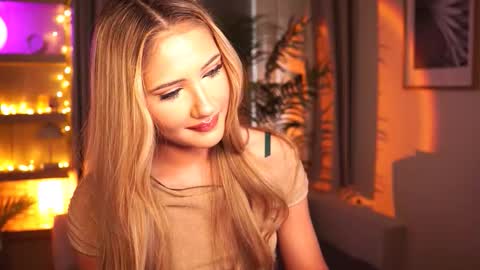 Miu Meow online show from 10-10-25, 12:37