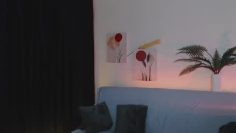Snapshot of miuri_miy chatting on 02-09-25, 04:18 Yuka online show from 02-09-25, 04:18