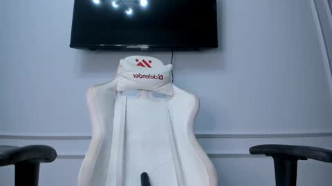 Snapshot of miwa_kasumi chatting on 02-10-25, 06:03 MIa online show from 02-10-25, 06:03