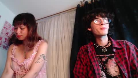 Snapshot of mixipeach chatting on 02-11-26, 05:34 Naomi and Nekorii online show from 02-11-26, 05:34