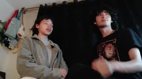 Snapshot of mixipeach chatting on 04-29-26, 06:17 Naomi and Nekorii online show from 04-29-26, 06:17