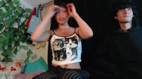 Snapshot of mixipeach chatting on 05-01-26, 02:38 Naomi and Nekorii online show from 05-01-26, 02:38