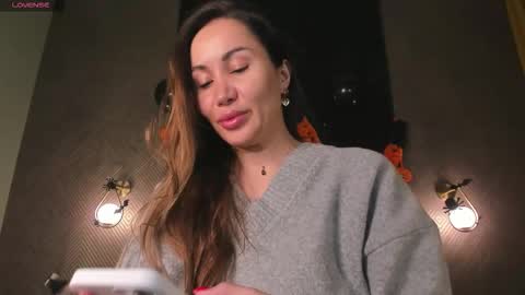  GMT 2 Tue 1100AM-300PM  Wed-Fri  0400AM-1000AM online show from 10-26-25, 01:22