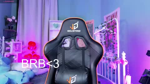 Snapshot of mizukinoyoru chatting on 02-14-25, 11:42 Mizuki online show from 02-14-25, 11:42