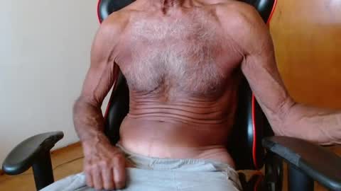 Snapshot of mjmadurengue chatting on 04-11-26, 11:47 Mario jose online show from 04-11-26, 11:47