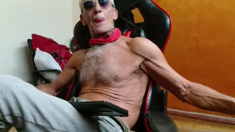 Snapshot of mjmadurengue chatting on 06-12-26, 10:30 Mario jose online show from 06-12-26, 10:30