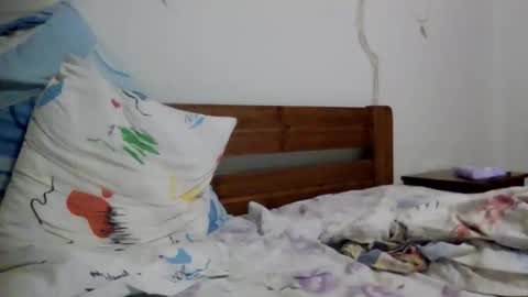 Snapshot of mmiltos chatting on 10-17-25, 10:12 mmiltos online show from 10-17-25, 10:12