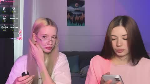 Snapshot of mmkakpoxyi22 chatting on 03-28-26, 01:33 alice and ray online show from 03-28-26, 01:33