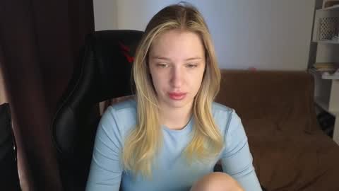 Lili online show from 12-22-24, 07:11