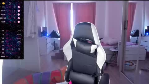 Lili online show from 02-26-25, 10:36