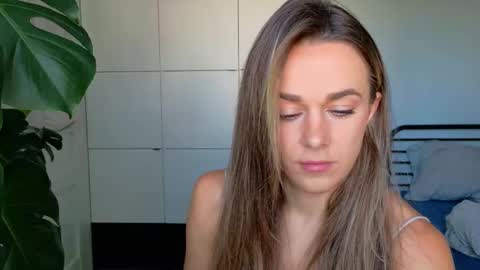 mmminnie online show from 10-21-25, 10:38