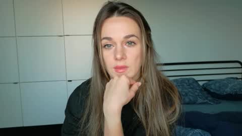 mmminnie online show from 12-16-25, 01:49