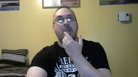 Snapshot of mmr4545 chatting on 04-21-26, 03:24 mark online show from 04-21-26, 03:24