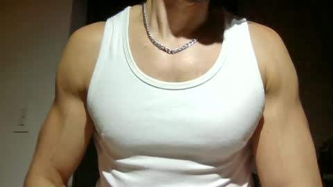 Snapshot of mmuscularman chatting on 06-19-26, 07:01 mmuscularman online show from 06-19-26, 07:01