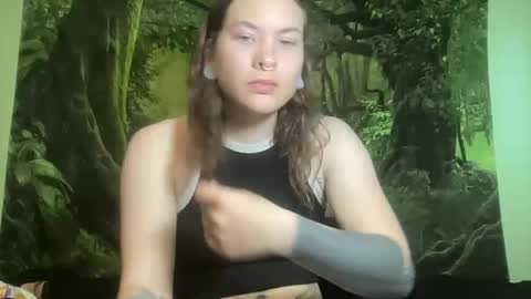 Snapshot of mo0n_goddess chatting on 06-05-26, 02:40 Misty online show from 06-05-26, 02:40