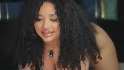 Snapshot of moan_4_you chatting on 06-18-26, 04:24 Ruxxx online show from 06-18-26, 04:24