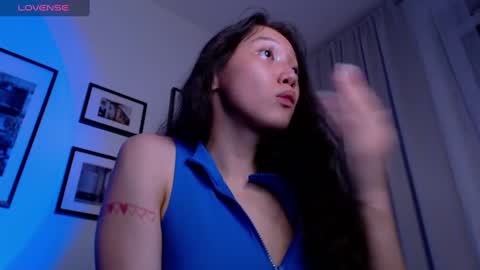 Snapshot of moana_blu chatting on 01-11-25, 12:33 moana online show from 01-11-25, 12:33