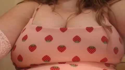 Snapshot of moaningsquirtle chatting on 10-18-25, 12:39 Squirtle Myrtle Warren online show from 10-18-25, 12:39