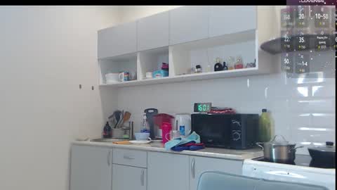 Snapshot of model_10 chatting on 09-12-25, 01:00 Tatiana online show from 09-12-25, 01:00