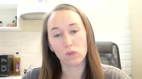 Snapshot of model_10 chatting on 10-25-25, 01:02 Tatiana online show from 10-25-25, 01:02