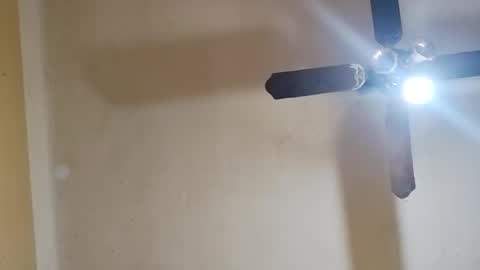 Snapshot of modelo_web18 chatting on 10-12-25, 03:44 camilo online show from 10-12-25, 03:44