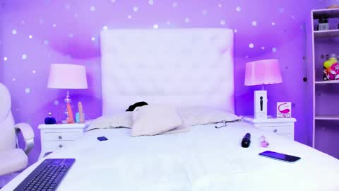 Snapshot of models_sophia chatting on 12-12-24, 06:53 Sophia online show from 12-12-24, 06:53