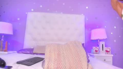 Snapshot of models_sophia chatting on 02-19-25, 07:16 Sophia online show from 02-19-25, 07:16